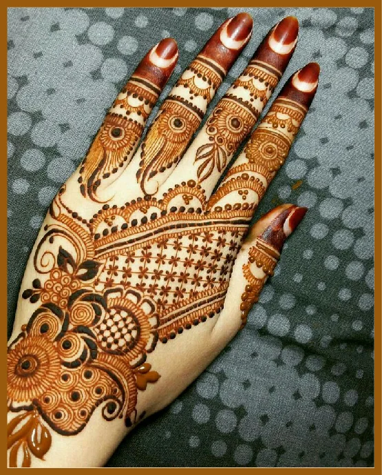 Stylish Back Hand Mehndi With Shaded Rose Petals